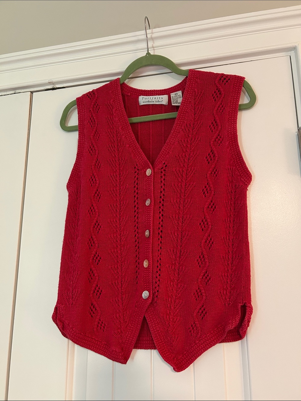 Red Cotton Cable Knit Mother of Pearl Shell Button Front Sweater Vest Small